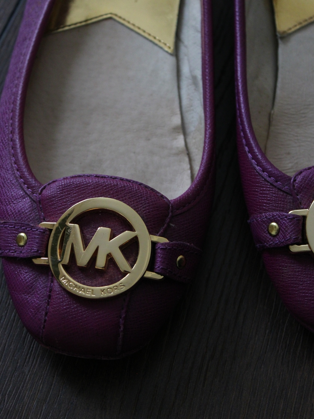 Michael Kors Women's Pink Ballet Flats with Gold MK Accent - Picture 5 of 7